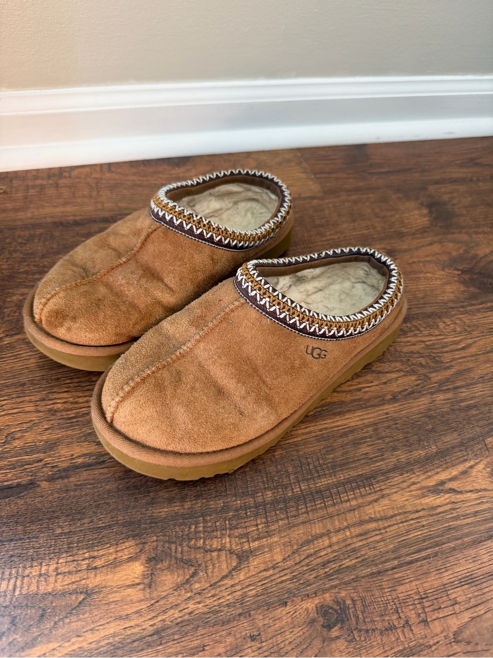UGG Women's Tasman Slipper in chestnut brown size 8 - Picture 2 of 8